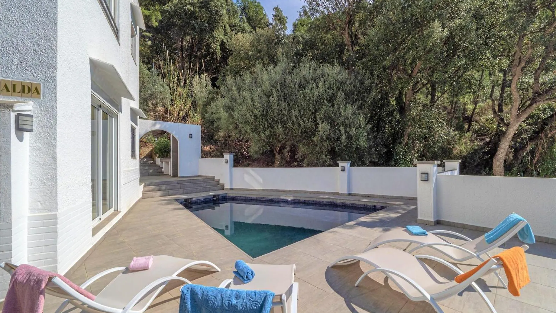 Apartment With Private Pool Ρόζες 0*,  Ισπανία