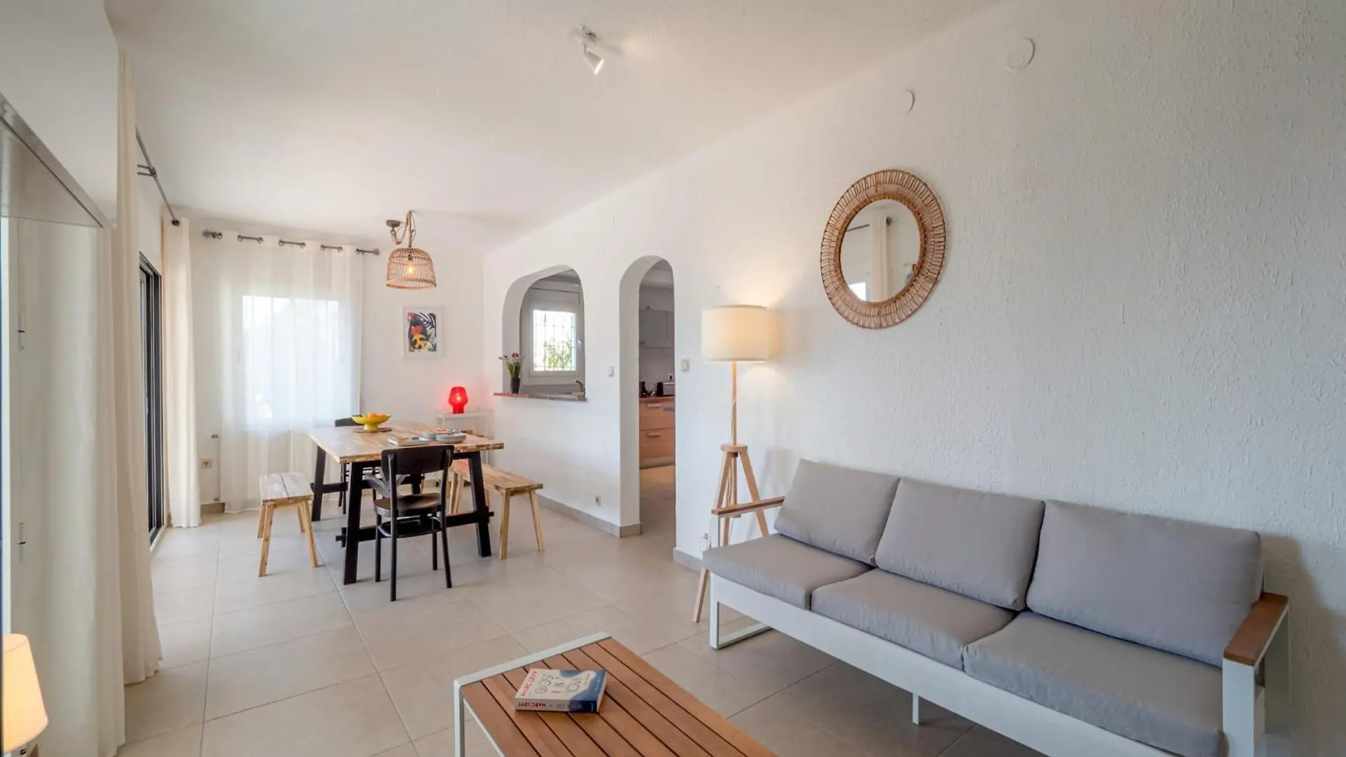Apartment With Private Pool Roses Casa vacanze