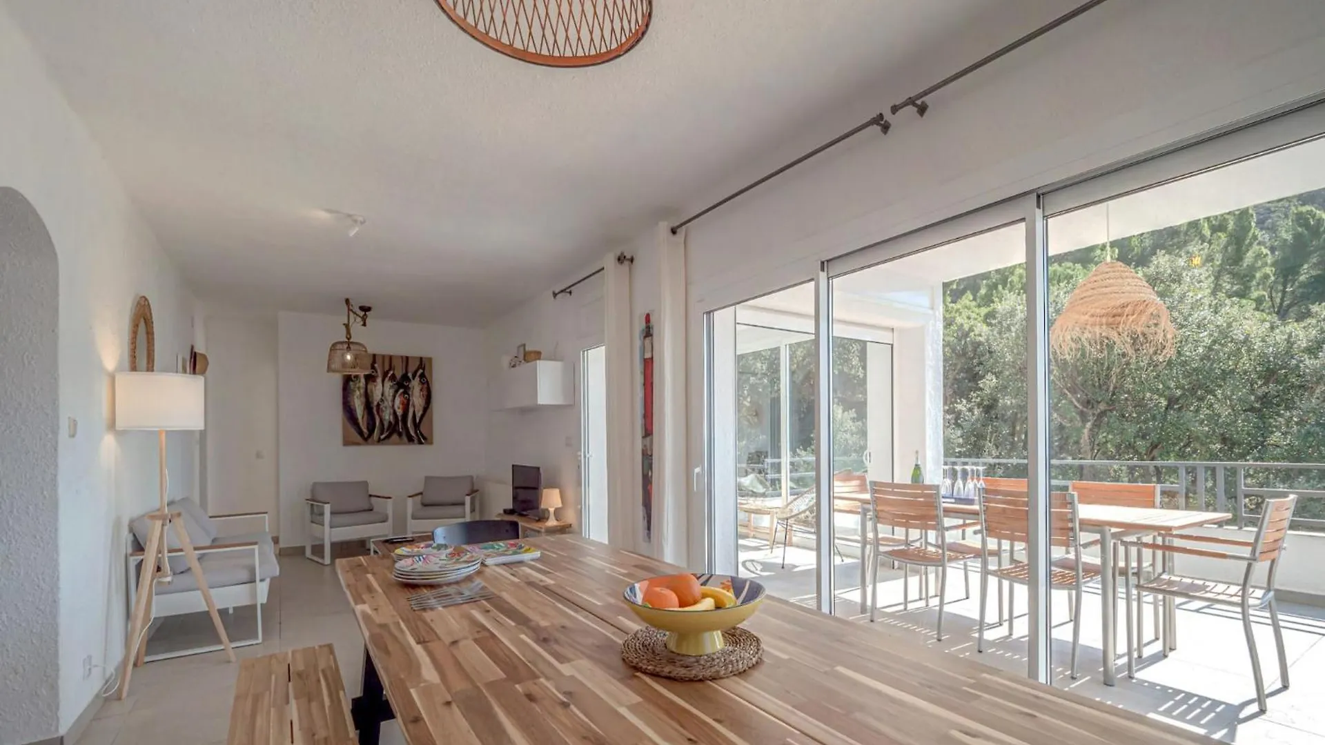 Apartment With Private Pool Ρόζες