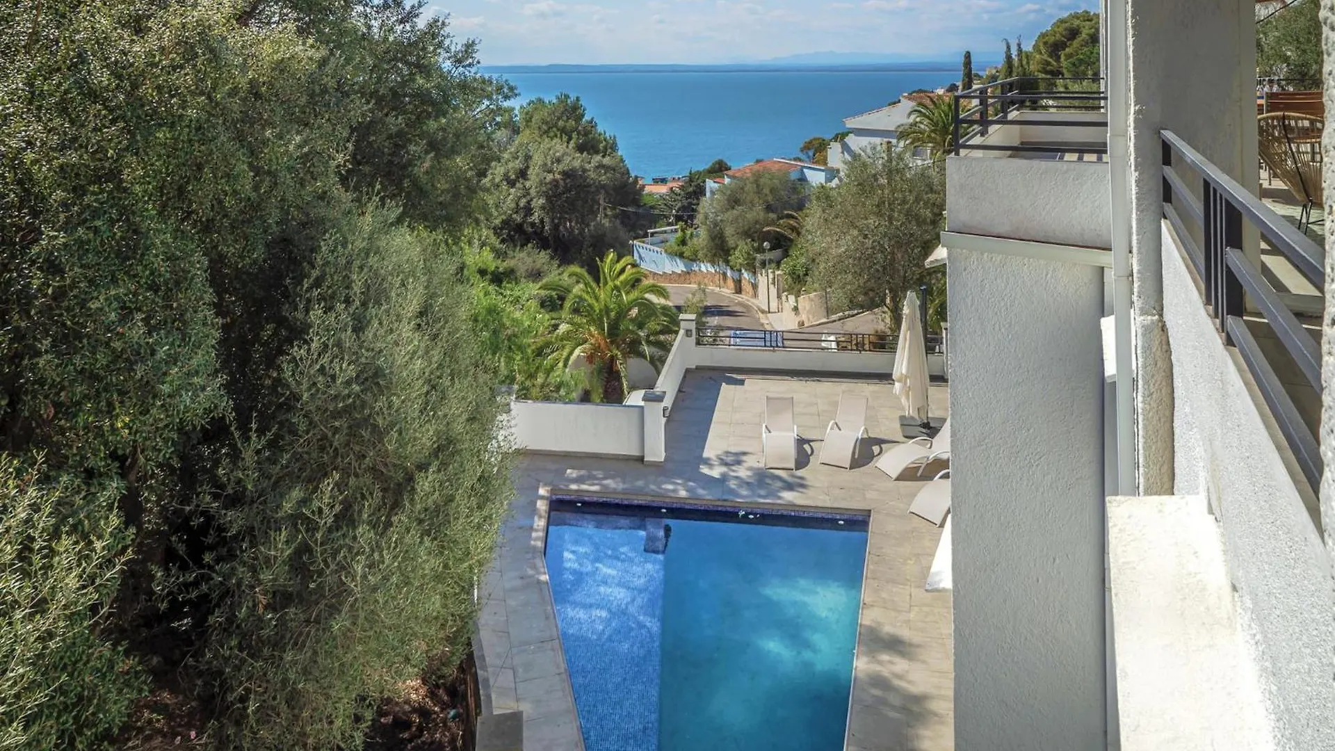 Apartment With Private Pool Roses Spagna