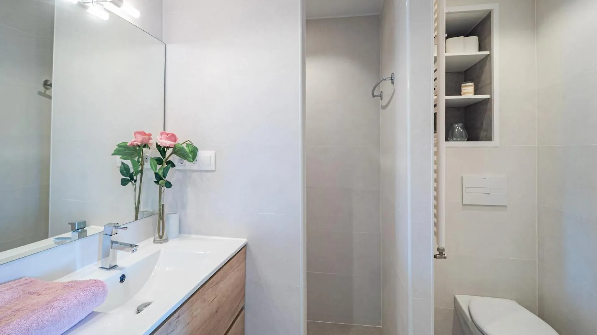 Apartment With Private Pool Ρόζες 0*,