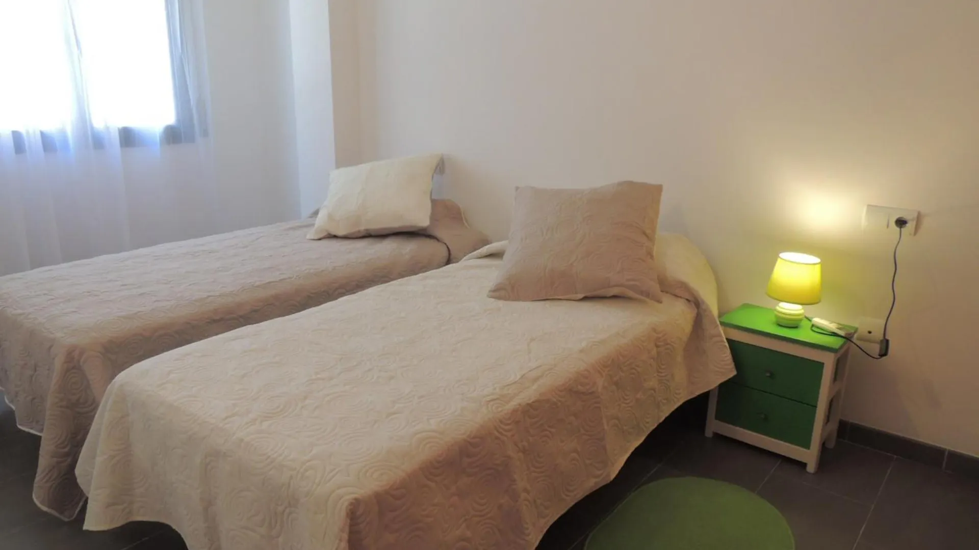 Apartment With Private Pool Ρόζες